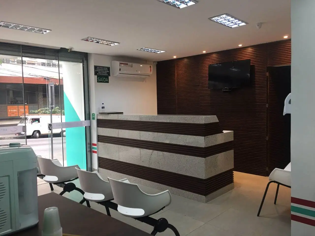 Área de atendimento da recepção da Clínica Arte e Riso